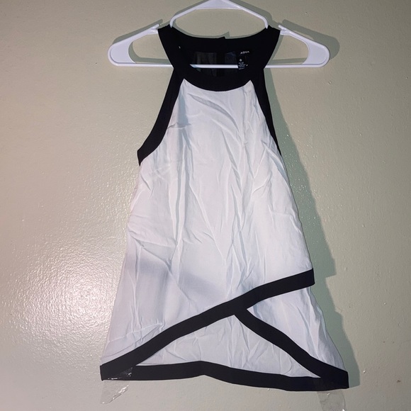 NWT AQUA High Low Wrap Blouse Size XS Black & White - Picture 1 of 5